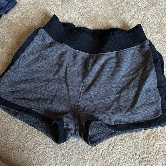 Lululemon lounge shorts gray and black heather - Picture 3 of 4